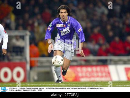 FOOTBALL - CHAMPIONNAT DE FRANCE 2003/04 - 31/01/2004 - TOULOUSE FC - OLYMPIQUE LYONNAIS - FERNANDAO (TOU) - PHOTO LAURENT BAHEUX / PRESSE FLASH Banque D'Images