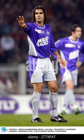 FOOTBALL - CHAMPIONNAT DE FRANCE 2003/04 - 31/01/2004 - TOULOUSE FC - OLYMPIQUE LYONNAIS - FERNANDAO (TOU) - PHOTO LAURENT BAHEUX / PRESSE FLASH Banque D'Images