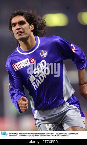 FOOTBALL - CHAMPIONNAT DE FRANCE 2003/04 - 31/01/2004 - TOULOUSE FC - OLYMPIQUE LYONNAIS - FERNANDAO (TOU) - PHOTO LAURENT BAHEUX / PRESSE FLASH Banque D'Images