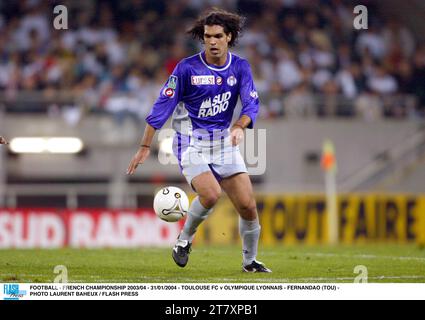 FOOTBALL - CHAMPIONNAT DE FRANCE 2003/04 - 31/01/2004 - TOULOUSE FC - OLYMPIQUE LYONNAIS - FERNANDAO (TOU) - PHOTO LAURENT BAHEUX / PRESSE FLASH Banque D'Images