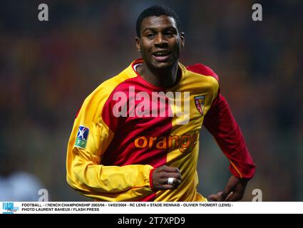 FOOTBALL - CHAMPIONNAT DE FRANCE 2003/04 - 14/02/2004 - RC LENS V STADE RENNAIS - OLIVIER THOMERT (LENS) - PHOTO LAURENT BAHEUX / FLASH PRESS Banque D'Images