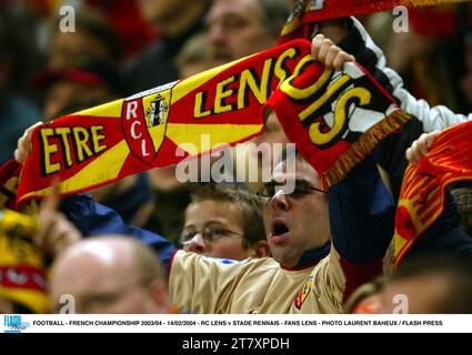 FOOTBALL - CHAMPIONNAT DE FRANCE 2003/04 - 14/02/2004 - RC LENS V STADE RENNAIS - FAN LENS - PHOTO LAURENT BAHEUX / FLASH PRESS Banque D'Images