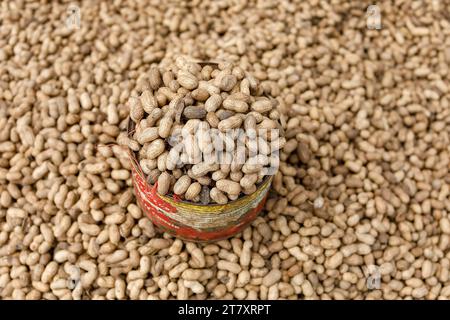 Cacahuètes à vendre à Fatick, Sénégal, Afrique de l'Ouest, Afrique Banque D'Images