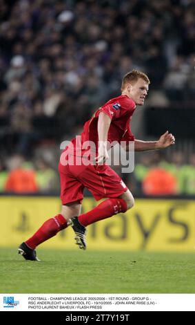 FOOTBALL - LIGUE DES CHAMPIONS 2005/2006 - 1E TOUR - GROUPE G - RSC ANDERLECHT - LIVERPOOL FC - 19/10/2005 - JOHN ARNE RIISE (LIV) - PHOTO LAURENT BAHEUX / FLASH PRESS Banque D'Images