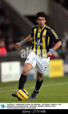 FOOTBALL - COUPE DE LA LIGUE DES CHAMPIONS 2005/2006 - 1E TOUR - GROUPE E - PSV EINDHOVEN V FENERBAHCE SK - 06/12/2005 - MEHMET YOZGATLI (FEN) - PHOTO LAURENT BAHEUX / FLASH PRESS Banque D'Images