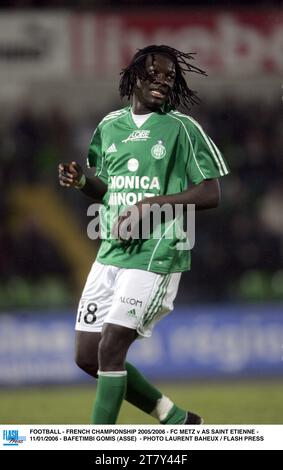 FOOTBALL - CHAMPIONNAT DE FRANCE 2005/2006 - FC METZ V AS SAINT ETIENNE - 11/01/2006 - BAFETIMBI GOMIS (ASSE) - PHOTO LAURENT BAHEUX / FLASH PRESS Banque D'Images