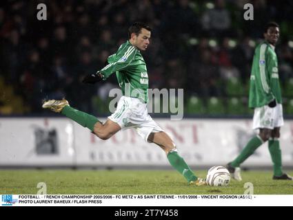 FOOTBALL - CHAMPIONNAT DE FRANCE 2005/2006 - FC METZ V AS SAINT ETIENNE - 11/01/2006 - VINCENT HOGNON (ASSE) - PHOTO LAURENT BAHEUX / FLASH PRESS Banque D'Images