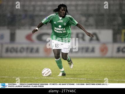 FOOTBALL - CHAMPIONNAT DE FRANCE 2005/2006 - FC METZ V AS SAINT ETIENNE - 11/01/2006 - BAFETIMBI GOMIS (ASSE) - PHOTO LAURENT BAHEUX / FLASH PRESS Banque D'Images