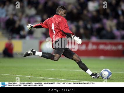 FOOTBALL - PREMIER MATCH 2005/2006 - CÔTE D'IVOIRE - ITALIE - 16/11/2005 - BARRY BOUBACAR (IVO) - PHOTO LAURENT BAHEUX / FLASH PRESS Banque D'Images