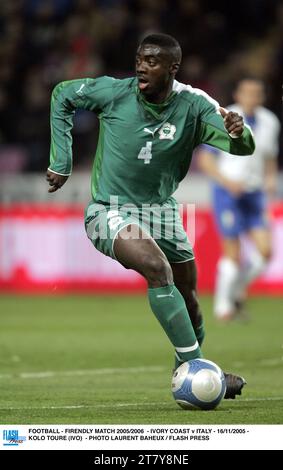 FOOTBALL - MATCH 2005/2006 - CÔTE D'IVOIRE - ITALIE - 16/11/2005 - KOLO TOURE (IVO) - PHOTO LAURENT BAHEUX / FLASH PRESS Banque D'Images