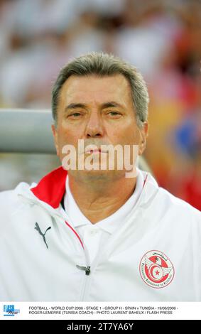 FOOTBALL - COUPE DU MONDE 2006 - ÉTAPE 1 - GROUPE H - ESPAGNE - TUNISIE - 19/06/2006 - ROGER LEMERRE (ENTRAÎNEUR TUNISIEN) - PHOTO LAURENT BAHEUX / FLASH PRESS Banque D'Images