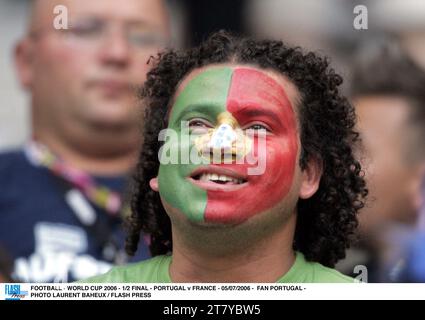 FOOTBALL - COUPE DU MONDE 2006 - 1/2 FINALE - PORTUGAL - FRANCE - 05/07/2006 - FAN PORTUGAL - PHOTO LAURENT BAHEUX / FLASH PRESS Banque D'Images