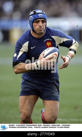 RUGBY - TOURNOI DES 6 NATIONS 2006 - FRANCE - ANGLETERRE - 12/03/2006 - THOMAS LIEVREMONT (FRA) - PHOTO LAURENT BAHEUX / FLASH PRESS Banque D'Images