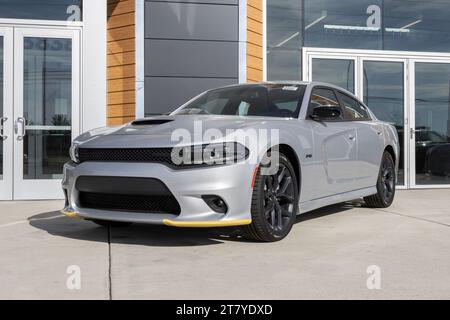 Lafayette - 16 novembre 2023 : exposition de la Dodge Charger. Dodge offre la Charger en modèles SXT, GT, R/T, Scat Pack et Hellcat. Banque D'Images