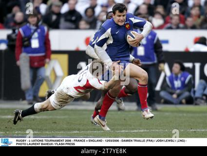 RUGBY - TOURNOI DES 6 NATIONS 2006 - FRANCE - ANGLETERRE - 12/03/2006 - DAMIEN TRAILLE (FRA) / JOSH LEWSEY (ENG) - PHOTO LAURENT BAHEUX / FLASH PRESS Banque D'Images