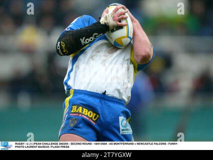 RUGBY - DÉFI EUROPÉEN 2003/04 - 2E TOUR - 18/01/2004 - AS MONTFERRAND V NEWCASTLE FALCONS - DRÔLE - PHOTO LAURENT BAHEUX / FLASH PRESS Banque D'Images