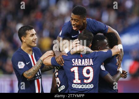 Idrissa GUEYE (PSG) a marqué un but, célébration, accueilli par Pablo SARABIA (PSG), Presnel Kimpembe (PSG), Mauro ICARDI (PSG), Juan Bernat (PSG), Marco Verratti (PSG) lors du match de championnat de France L1 entre le Paris Saint-Germain et SCO Angers le 5 octobre 2019 au stade Parc des Princes à Paris, France - photo Mehdi Taamallah / DPPI Banque D'Images
