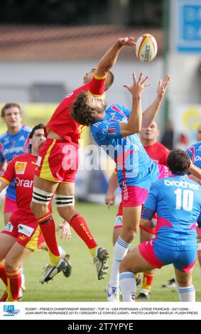 RUGBY - CHAMPIONNAT DE FRANCE 2006/2007 - TOP 14 - USA PERPIGNAN - STADE FRANCAIS - 04/11/2006 - JUAN MARTIN HERNANDEZ (ST-F) / GREGORY LE CORVEC (USAP) - PHOTO LAURENT BAHEUX / FLASH PRESS Banque D'Images