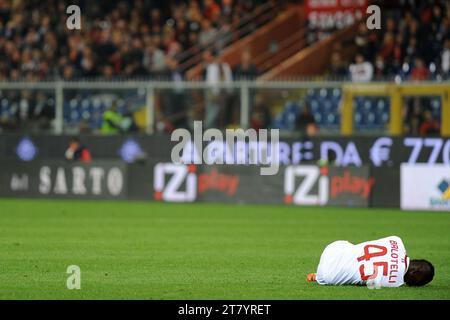 Mario Balotelli de l'AC Milan se trouve sur le terrain lors du match de football italien 2013/2014 Serie A entre le CFC de Gênes et l'AC Milan au stade Luigi Ferraris le 07 avril 2014 à Gênes, en Italie. Photo Massimo Cebrelli / DPPI / DPPI Banque D'Images