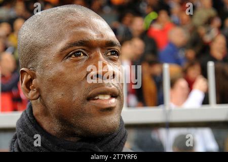 Clarence Seedorf entraîneur-chef de l'AC Milan regarde avant le championnat d'italie 2013/2014 Serie A match de football entre Gênes CFC et AC Milan au stade Luigi Ferraris le 07 avril 2014 à Gênes, Italie. Photo Massimo Cebrelli / DPPI / DPPI Banque D'Images