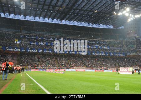 Les fans du FC Inter Milan montrent des bannières avant le championnat italien 2013/2014 Serie A match de football entre l'AC Milan et le FC Inter Milan au stade Giuseppe Meazza le 04 mai 2014 à Milan, en Italie. Photo Massimo Cebrelli / DPPI Banque D'Images