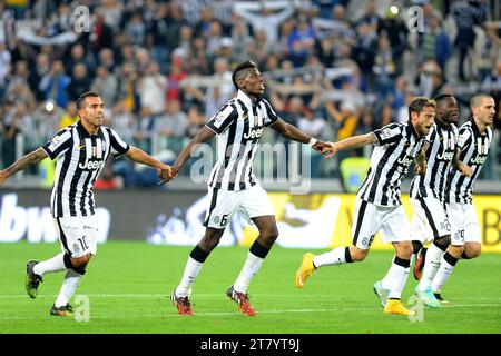 Les joueurs de la Juventus FC célèbrent la victoire après le championnat italien 2014/2015 Serie A match de football entre la Juventus FC et L'AS Roma au Juventus Stadium le 05 octobre 2014 à Turin, en Italie. Photo Massimo Cebrelli/DPPI Banque D'Images