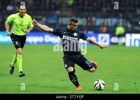 Xherdan Shaqiri du FC Inter Milan tire vers le but lors du championnat italien Serie A match de football entre le FC Internazionale et l'AC Milan le 19 avril 2015 au stade Giuseppe Meazza de Milan, en Italie. Photo Massimo Cebrelli / DPPI Banque D'Images