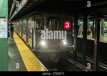 New York, États-Unis. 07 novembre 2023. New York : Métro, novembre 2023. Photo de Denis Prezat/ABACAPRESS.COM crédit : Abaca Press/Alamy Live News Banque D'Images