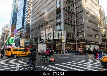 New York, États-Unis. 06 novembre 2023. New York : Siège du New York Times à Times Square, novembre 2023. Photo de Denis Prezat/ABACAPRESS.COM crédit : Abaca Press/Alamy Live News Banque D'Images