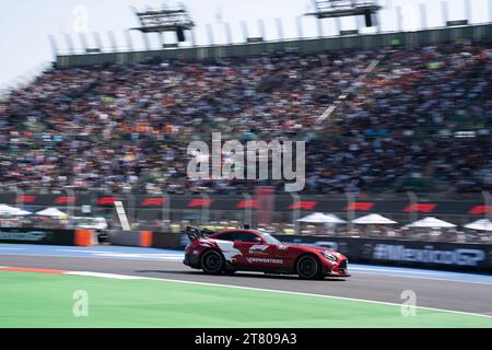 La voiture de sécurité fait un tour de piste lors de la course de F1, Mexico City Grand Prix, Mexique, 29 octobre 2023. Crédit : Lexie Harrison-Cripps Banque D'Images