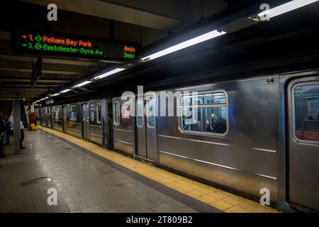 New York, États-Unis. 07 novembre 2023. New York : Subway, novembre 2023. Photo de Denis Prezat/ABACAPRESS.COM crédit : Abaca Press/Alamy Live News Banque D'Images