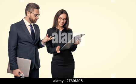 les hommes d'affaires signent une signature isolée sur fond blanc, espace de copie. Banque D'Images