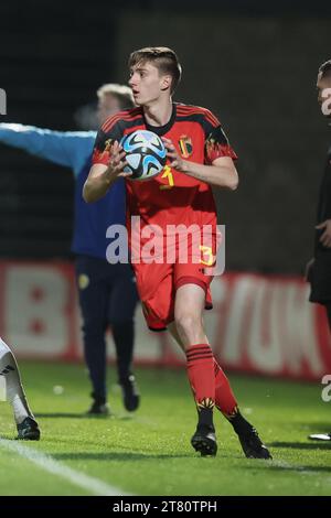 Roeselare, Belgique. 17 novembre 2023. Le Belge Jorne Spileers photographié au début du match entre l'équipe de jeunes U21 de l'équipe nationale belge de football Red Devils et les U21 d'Écosse, au stade 'The Nestt' de Roeselare, vendredi 17 novembre 2023, match de qualification 4/10 dans le groupe B avant le Championnat d'Europe des moins de 21 ans de l'UEFA 2025. BELGA PHOTO BRUNO FAHY crédit : Belga News Agency/Alamy Live News Banque D'Images