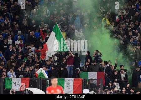 Rome, Italie. 17 novembre 2023. Supporters de l'Italie lors du match de football du Groupe C de l'Euro 2024 qualifications 2024 entre l'Italie et la Macédoine du Nord au stade Olimpico de Rome (Italie), le 17 novembre 2023. Crédit : Insidefoto di andrea staccioli/Alamy Live News Banque D'Images