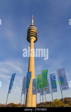 Munich, Allemagne - 05 avril 2023 : Tour Olympique dans le Parc Olympique de Munich. La Tour Olympique a une hauteur totale de 291 M. Banque D'Images