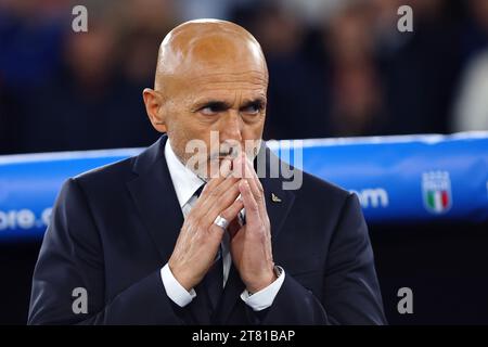 Rome, Italie. 17 novembre 2023. Luciano Spalletti entraîneur-chef de l'Italie fait des gestes lors de l'UEFA Euro 2024, qualifications, match de football du groupe C entre l'Italie et la Macédoine du Nord le 17 novembre 2023 au Stadio Olimpico à Rome, Italie - photo Federico Proietti/DPPI crédit : DPPI Media/Alamy Live News Banque D'Images