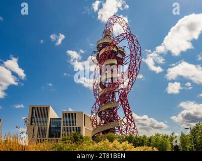 La sculpture ArcelorMittal Orbit, conçue par Anish Kapoor et Cecil Balmond. Olympic Park, Stratford, Londres Banque D'Images