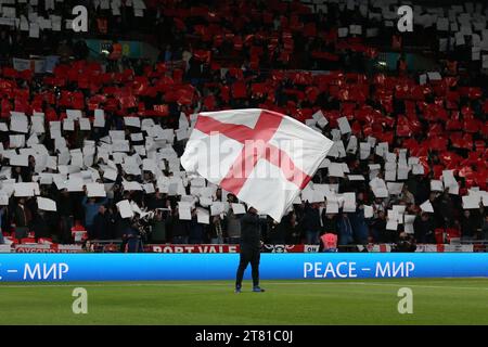 Londres, Royaume-Uni. 17 novembre 2023. Londres, le 17 novembre 2023 : les supporters de l'Angleterre lors du match de football UEFA Euro 2024 qualifier entre l'Angleterre et Malte au stade de Wembley, Londres, Angleterre. (Pedro Soares/SPP) crédit : SPP Sport Press photo. /Alamy Live News Banque D'Images