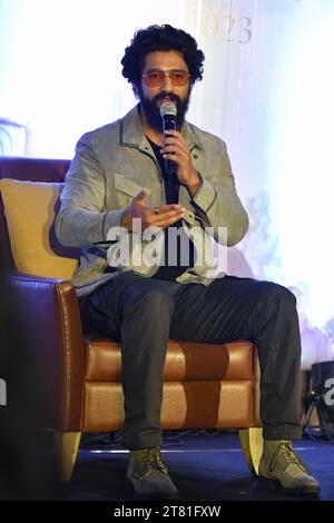 Kolkata, Inde. 17 novembre 2023. L’acteur Bollywood Vicky Kaushal interagit avec la presse lors d’une conférence de presse sur son prochain film Bollywood « Sam Bahadur » à Kolkata. Le film sortira le 1 décembre 2023. (Photo Dipayan Bose/SOPA Images/Sipa USA) crédit : SIPA USA/Alamy Live News Banque D'Images