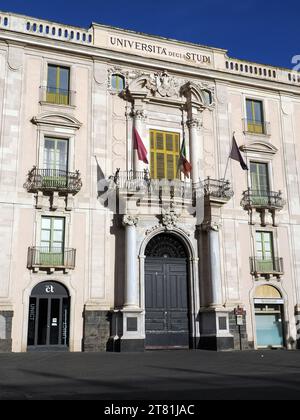 Palazzo San Giuliano, bureaux administratifs de l'Université de Catane, Piazza Universitaria, Catane, Sicile, Sicile, Italie, Europe Banque D'Images