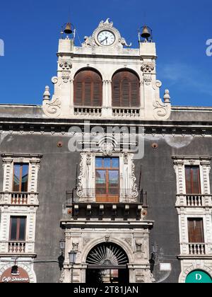 Palazzo Tezzano, palais monumental à Piazza Stesicoro, Catane, Sicile, Sicile, Italie, Europe Banque D'Images