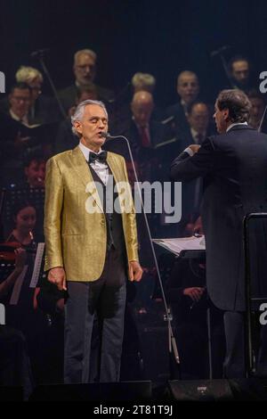 17.11.2023, Wien, AUT, Unterwegs in Wien, Konzert, Andrea Bocelli, im Bild Konzert, Auftritt,Wien, Andrea Bocelli, GUO * 22. Septembre 1958 à Lajatico BEI Volterra, Toskana ist ein italienischer Sänger ténor, songwriter und Produzent., *** 17 11 2023, Vienne, AUT, sur la route de Vienne, concert, Andrea Bocelli, dans le concert photo, performance, Vienne, Andrea Bocelli, GUO septembre 22, 1958 à Lajatico près de Volterra, Toscane est un chanteur italien ténor, auteur-compositeur et producteur, Banque D'Images