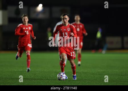 Newport, Royaume-Uni. 16 novembre 2023. Luke Harris du pays de Galles U21 en action. Pays de Galles U21 contre Islande U21, qualification pour le championnat UEFA Euro U21, match du groupe I à Rodney Parade à Newport, pays de Galles du Sud, le jeudi 16 novembre 2023. Usage éditorial uniquement. photo par Andrew Orchard/Andrew Orchard photographie sportive/Alamy Live News crédit : Andrew Orchard photographie sportive/Alamy Live News Banque D'Images