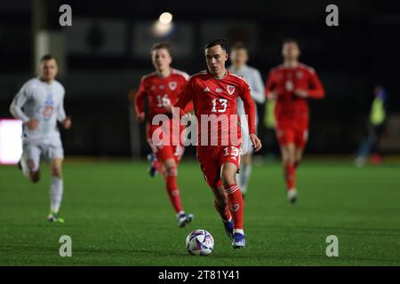 Newport, Royaume-Uni. 16 novembre 2023. Luke Harris du pays de Galles U21 en action. Pays de Galles U21 contre Islande U21, qualification pour le championnat UEFA Euro U21, match du groupe I à Rodney Parade à Newport, pays de Galles du Sud, le jeudi 16 novembre 2023. Usage éditorial uniquement. photo par Andrew Orchard/Andrew Orchard photographie sportive/Alamy Live News crédit : Andrew Orchard photographie sportive/Alamy Live News Banque D'Images