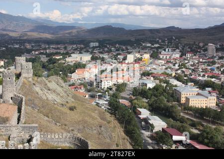 Vue sur la ville d'Akhaltsikhe depuis le donjon du château Rabati Banque D'Images