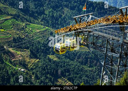 Téléphérique pour Surkanda Devi temple près de Kanatal, uttarakhand, Inde Banque D'Images