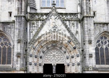 Cathédrale St Corentin, portail d'entrée principal, Quimper aussi Kemper, Bretagne, France Banque D'Images