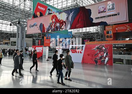 Les gens assistent à la 6e édition annuelle Anime NYC au Jacob K. Javits Convention Center le 17 novembre 2023 à New York. Banque D'Images