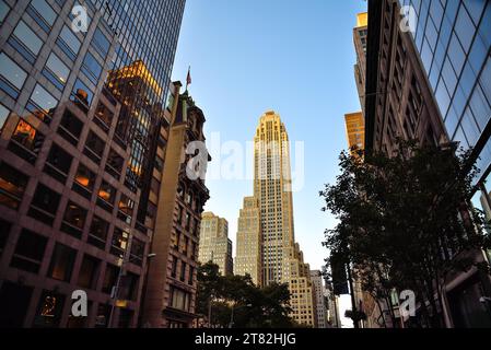 Gratte-ciel emblématiques sur la Cinquième Avenue - Manhattan, New York City Banque D'Images