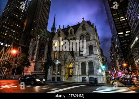 Vue de nuit de la résidence de l'archevêque à Madison Avenue - Manhattan, New York City Banque D'Images